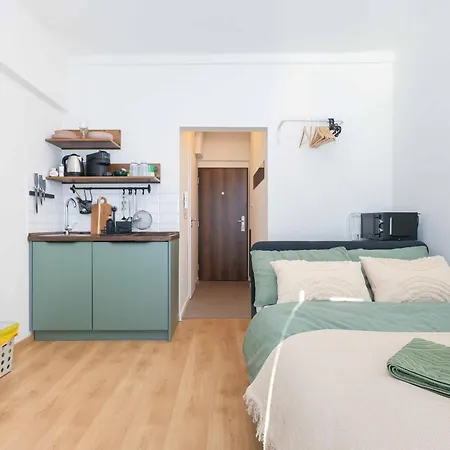 Cozy Next To Bus Station With Perfect Views דירה ברטיסלאבה