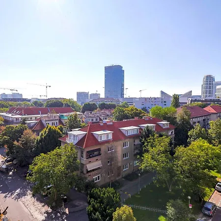Cozy Next To Bus Station With Perfect Views דירה ברטיסלאבה